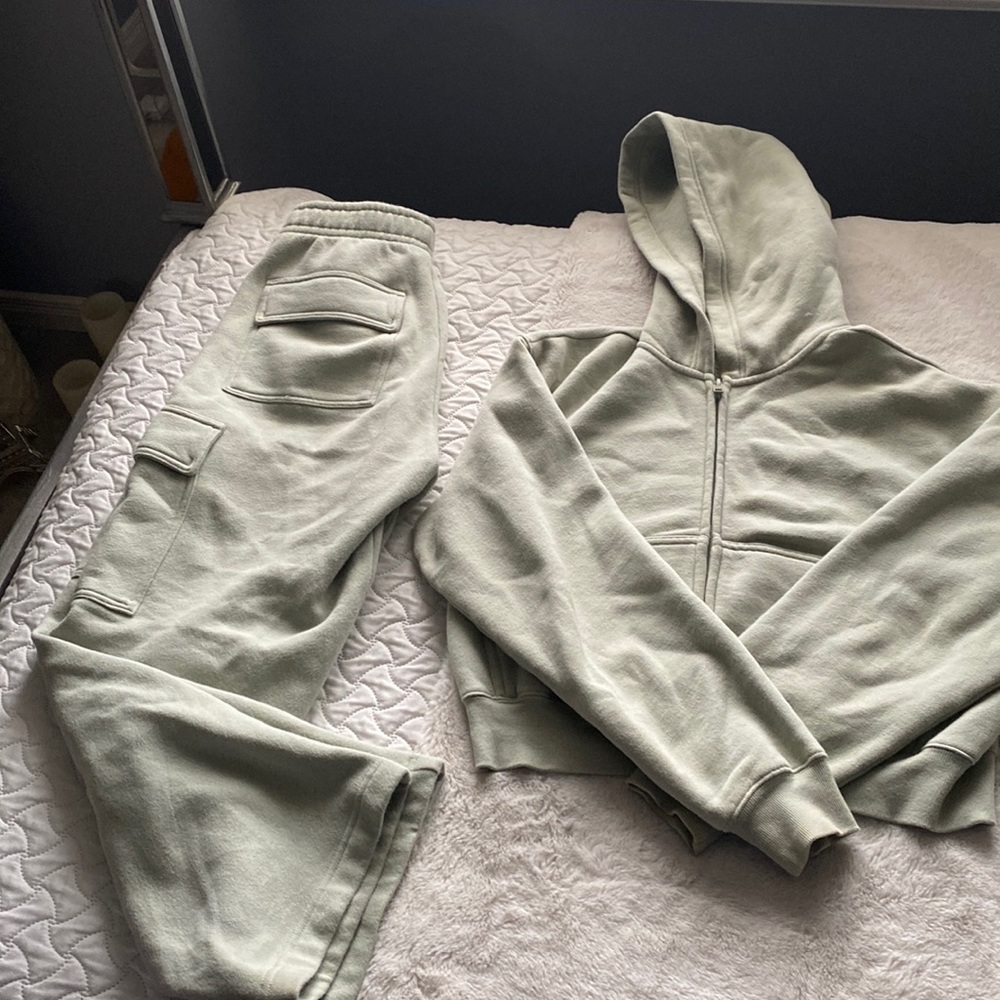 tna matching sweatsuit